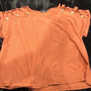Cure blouse. Brand New never worn just lost the tag.